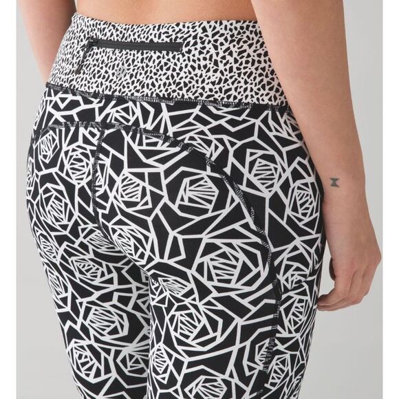 Lululemon Posey Floral Crops - Picture 2 of 12